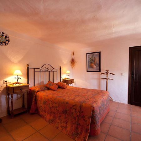 Cortijo La Haza Bed & Breakfast Iznajar Exterior photo