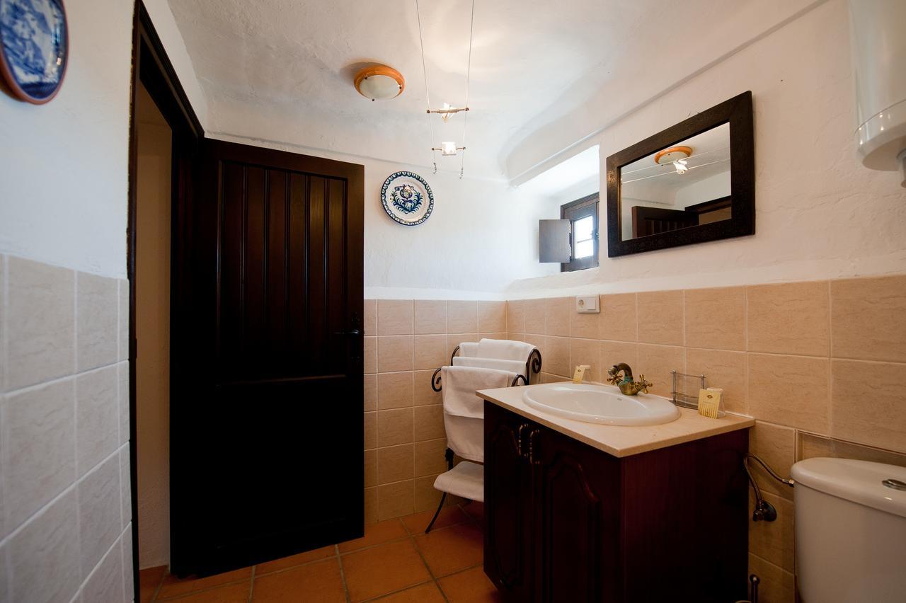 Cortijo La Haza Bed & Breakfast Iznajar Exterior photo