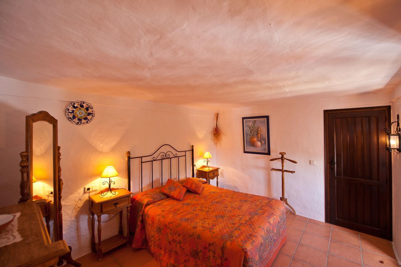 Cortijo La Haza Bed & Breakfast Iznajar Exterior photo